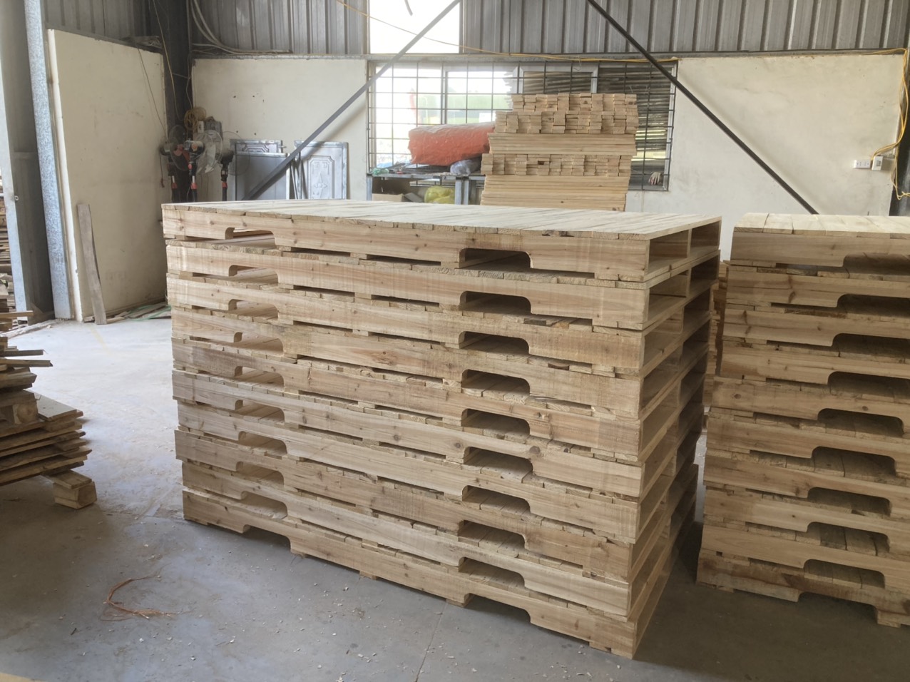 Pallet gỗ kê ván sàn tải trọng 2 tấn